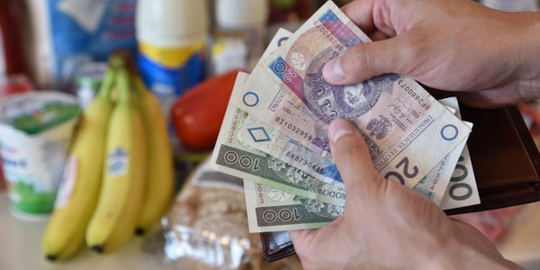 Inflacja w Polsce wyraźnie spadła, ale pozostawiła niedosyt