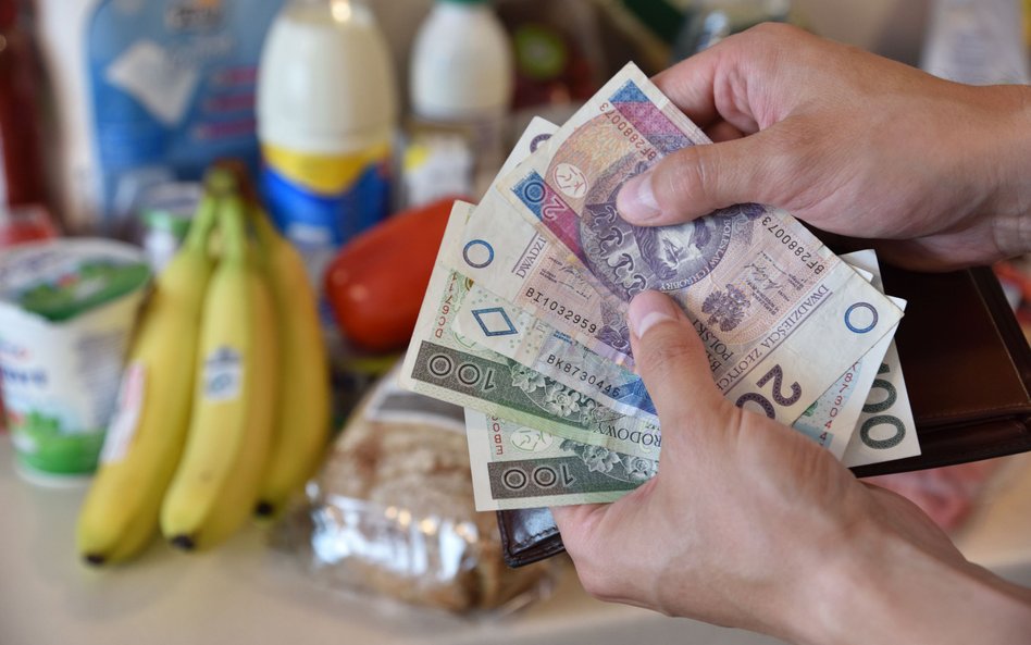 Nastroje polskich konsumentów znów gorsze. I to mimo najlepszej sytuacji finansowej