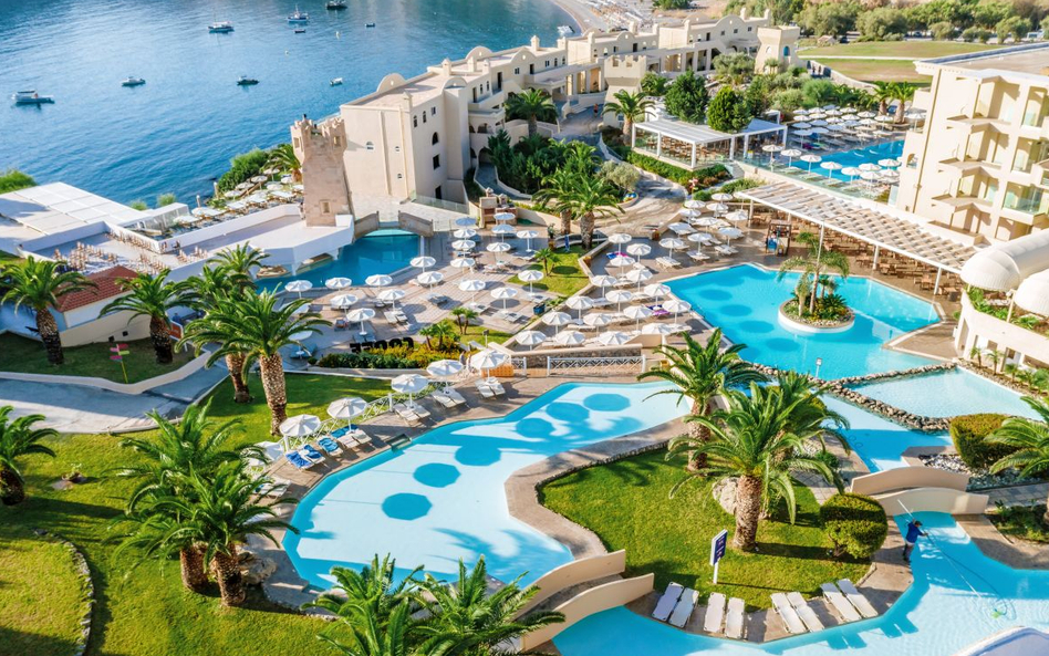 Czterogwiazdkowy Hotel Lindos Royal lezy nad samym morzem