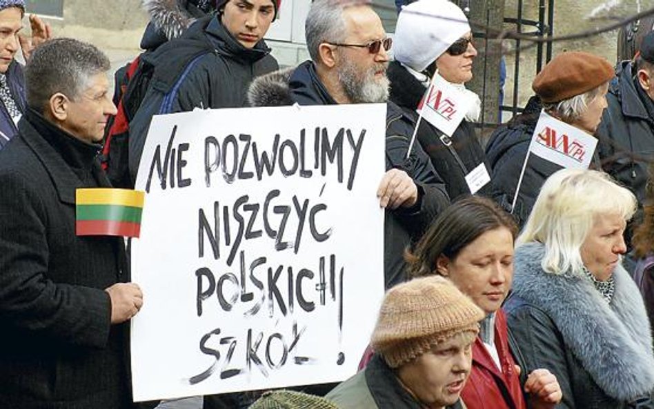 W demonstracji w Wilnie uczestniczyło niemal 7 tysięcy litewskich Polaków. Protestujący żądali ochro