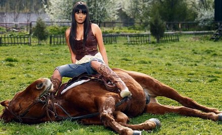 Elena Basescu, najmłodsza córka prezydenta Rumunii, do tej pory znana była tylko jako modelka. Teraz