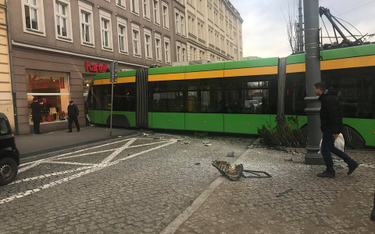 Tramwaj uderzył w kamienicę w Poznaniu