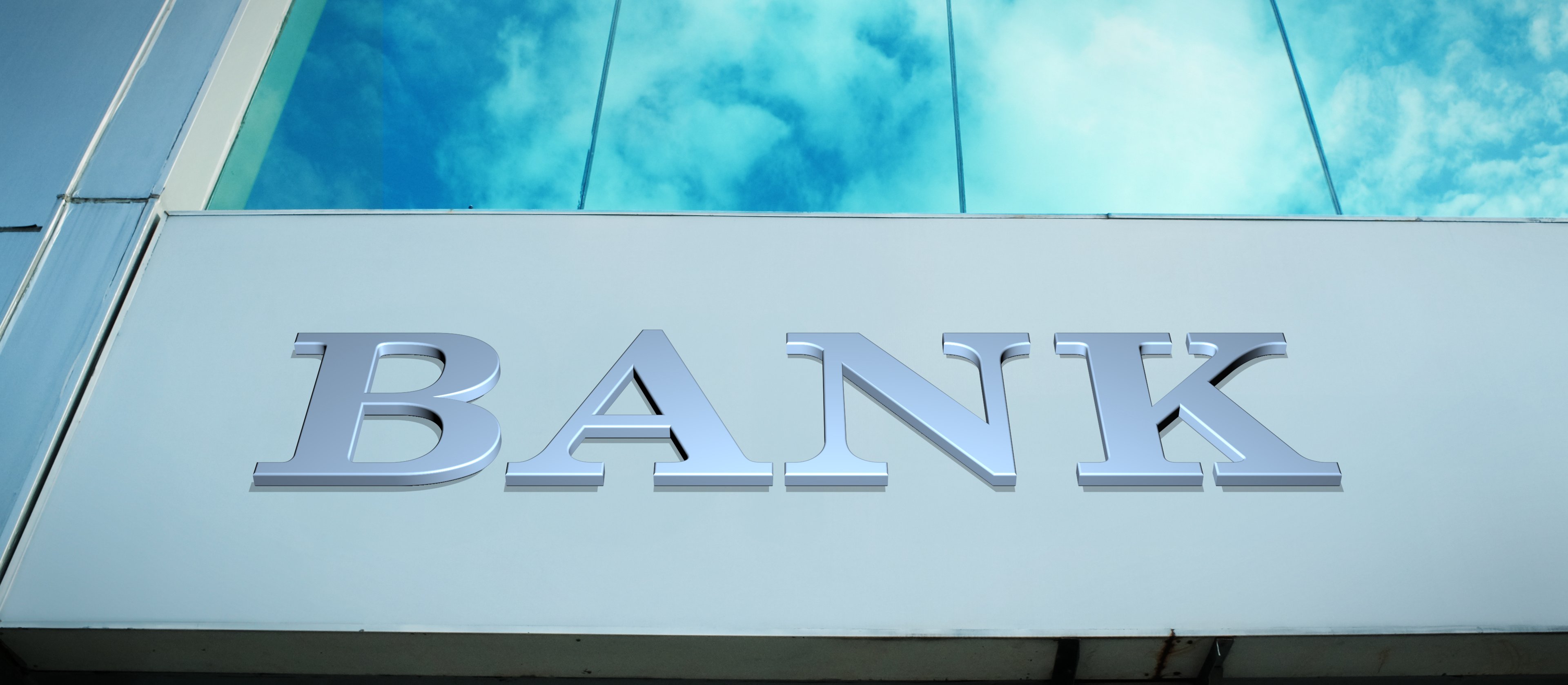 Marże banków w Polsce spadają. Ale wciąż są bardzo wysokie