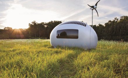 Dom z wiatrem, słońcem i deszczem