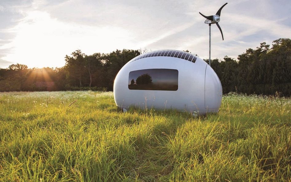 Dom z wiatrem, słońcem i deszczem