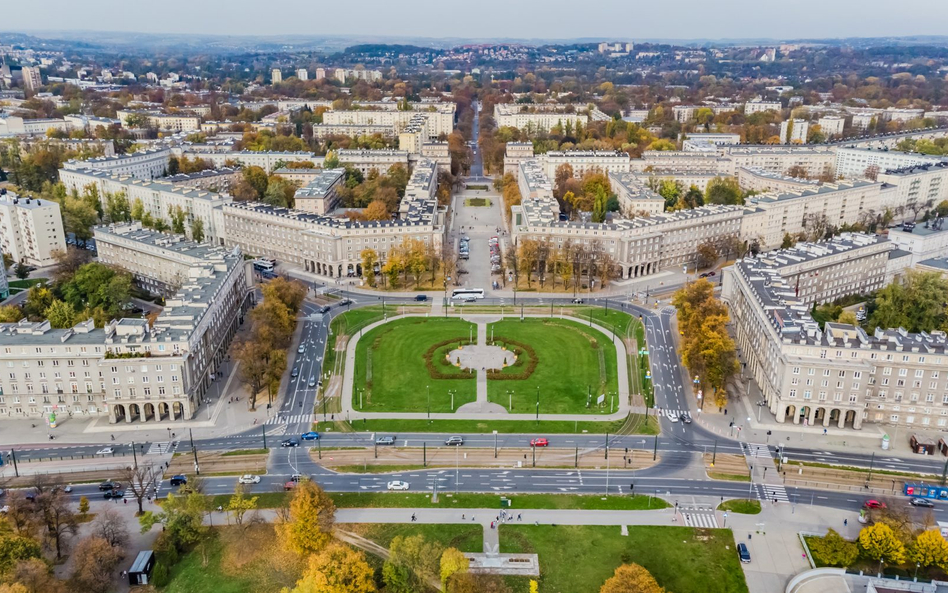 Za płotem krakowskiej huty rośnie huta przyszłości