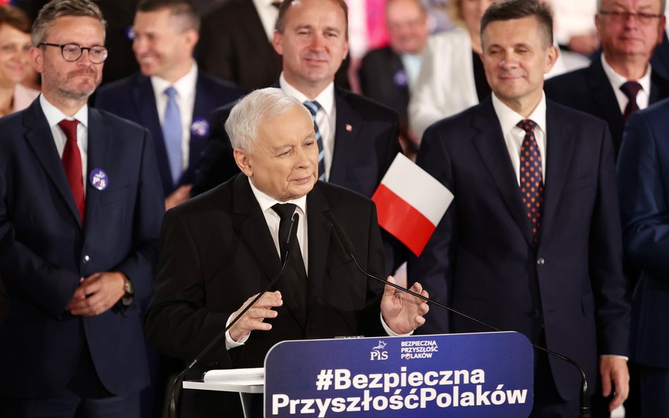 Prezes PiS Jarosław Kaczyński podczas prezentacji kandydatów partii w Kielcach