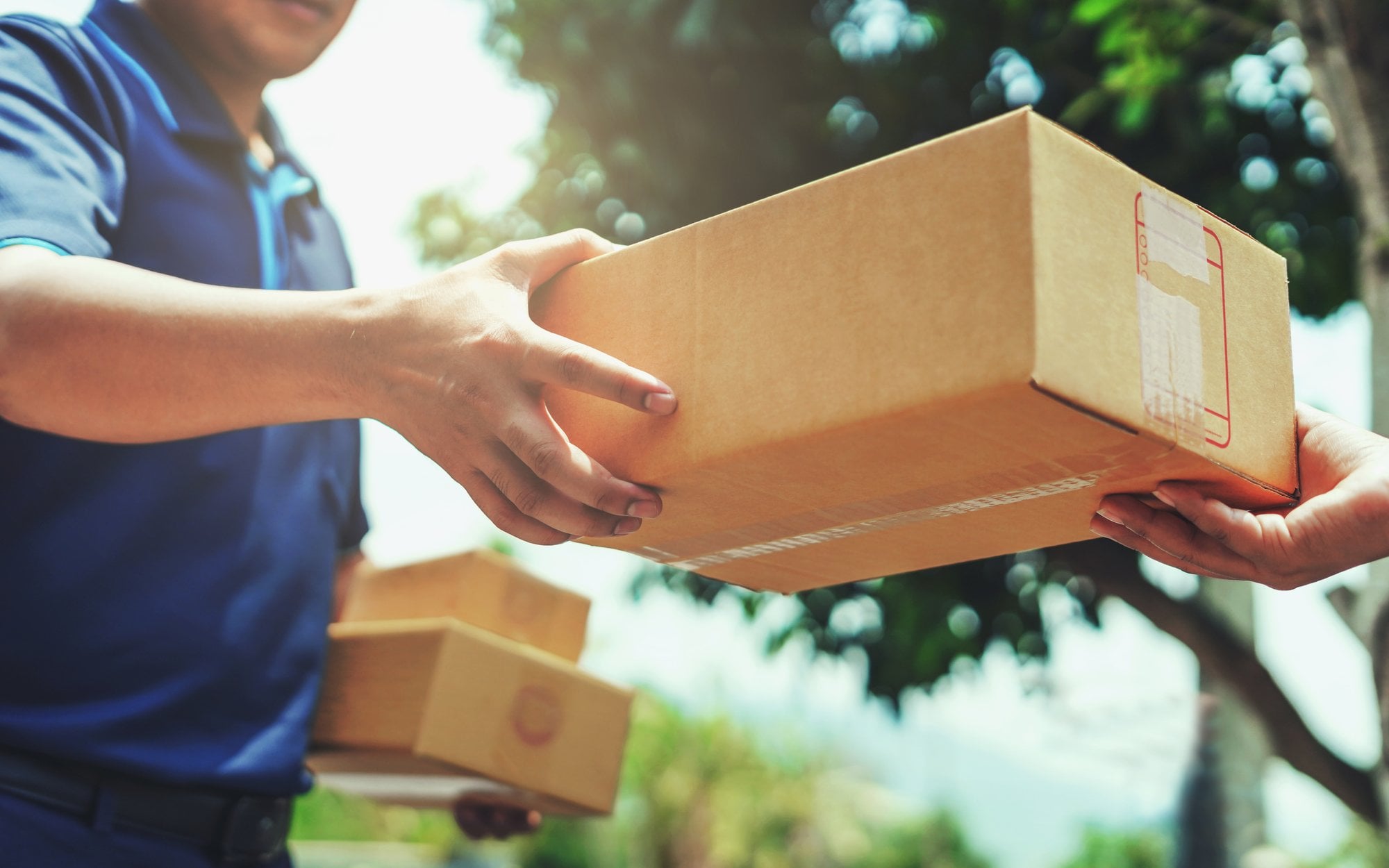 Online stores with clothing and footwear: this is the end of free returns