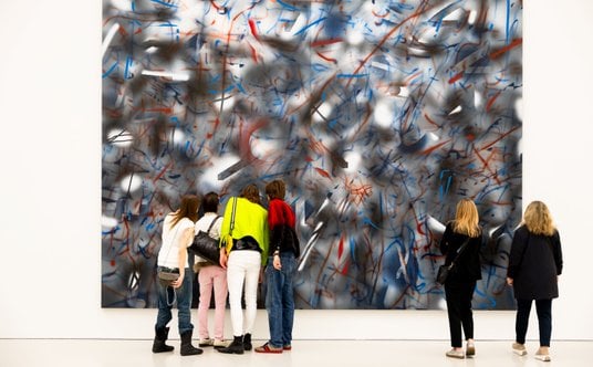 Na wystawie w MSN: Julie Mehretu "THEY DEPARTED FOR THEIR OWN COUNTRY ANOTHER WAY", 2023, Tusz i akr