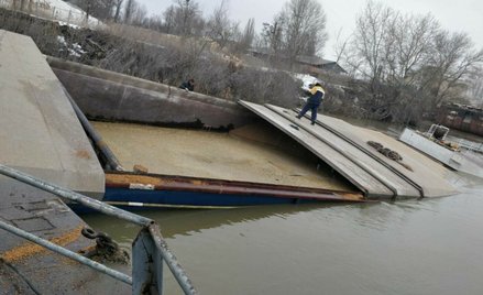Rumuńska barka z 860 tonami ukraińskiej pszenicy zatonęła w porcie na Dunaju