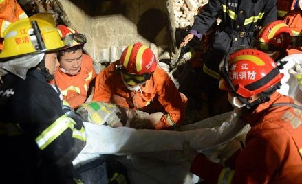 Chiny: Ciało ojca uratowało 3-latkę przed śmiercią