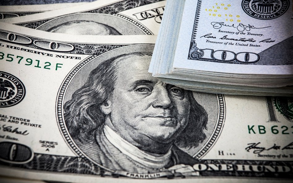 Dolar patrzy już na bankierów centralnych