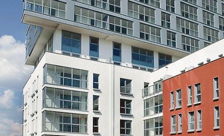 Firma Dolcan ukończone lokale oferuje w inwestycji przy ulicy Skierniewickiej. Ceny na tym osiedlu w