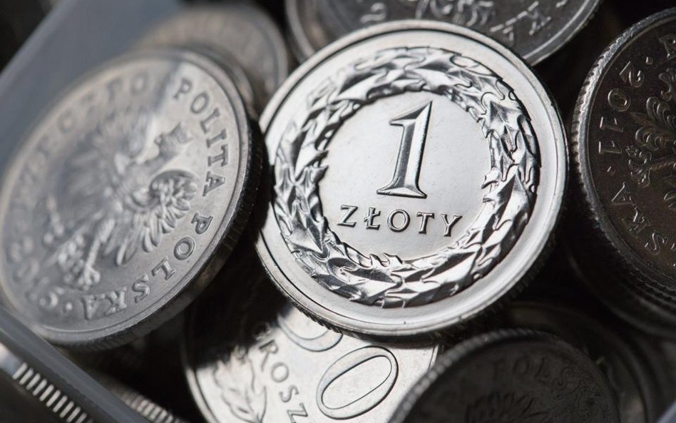 Banki oddają co drugą zarobioną złotówkę