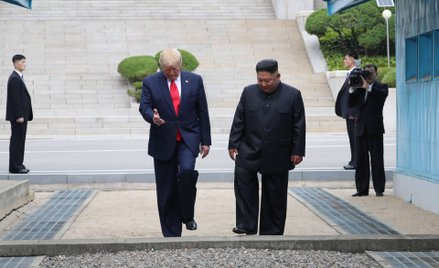 Ostatnie spotkanie Trumpa z Kim Dzong Unem miało miejsce 30 czerwca 2019 roku w strefie zdemilitariz