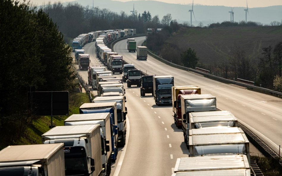 Rząd odkorkowuje granice Polski