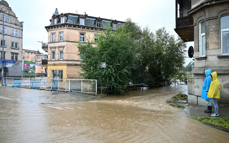 Rzeka Nysa Kłodzka zalała Kłodzko