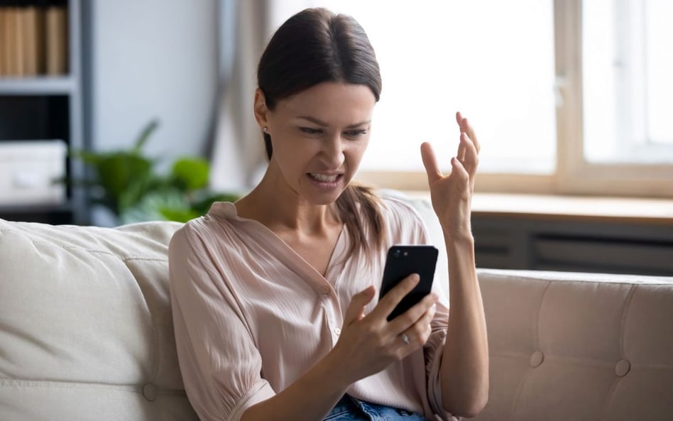 Dlaczego powiadomienia z banku przychodzą z opóźnieniem