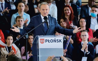 Donald Tusk nie chce radykalizacji PO i przesunięcia partii na lewo i wzmacnia prawą flankę