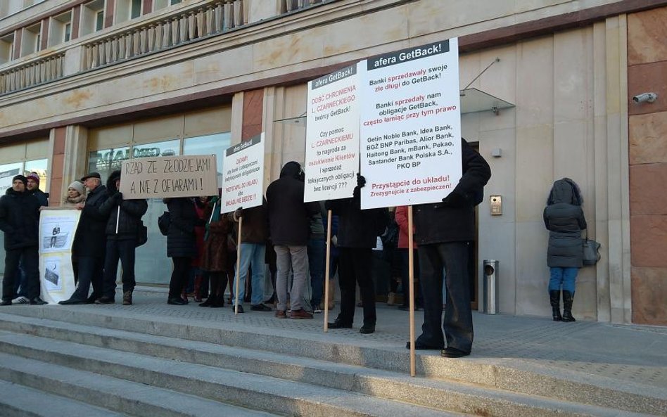 Protest obligatariuszy Getbacku. Chcą spotkania z nowym szefem KNF