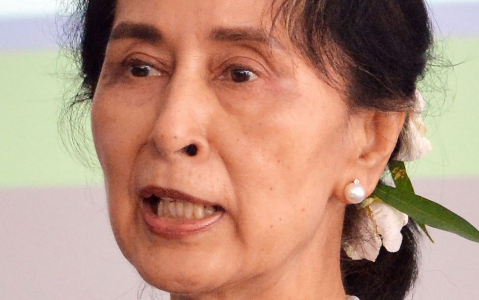 Policja zarzuca Aung San Suu Kyi posiadanie walkie-talkie