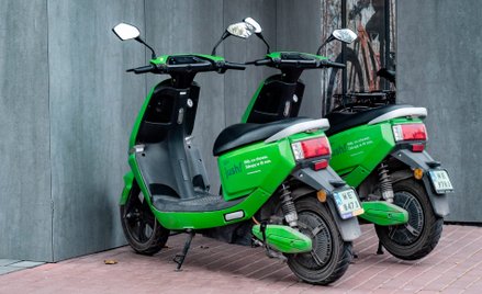 Pandemia i lockdowny napędziły popyt na szybkie dostawy zakupów podstawowych artykułów w miastach