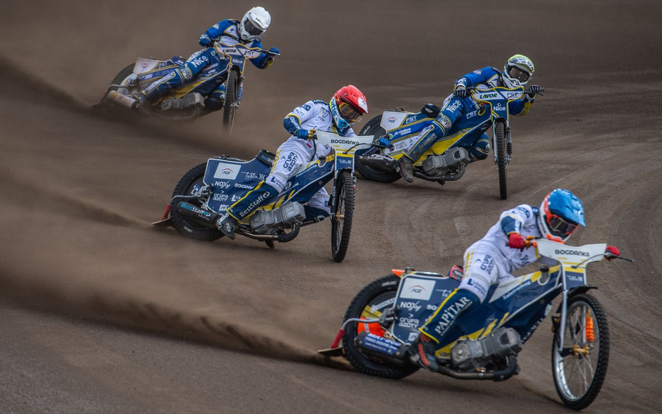 Mateusz Cierniak (kask niebieski) był w niedzielę praktycznie nie do dogonienia dla zawodników Apato