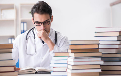 Kredyty dla studentów medycyny: państwo spłaci, lekarz odpracuje