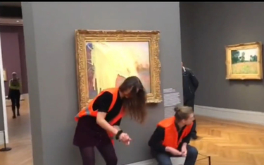 Aktywiści oblali obraz Claude'a Monet z serii "Stogi siana"