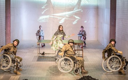 „Być jak dr Strangelove” w reżyserii Marcina Libera z Teatru Dramatycznego w Wałbrzychu