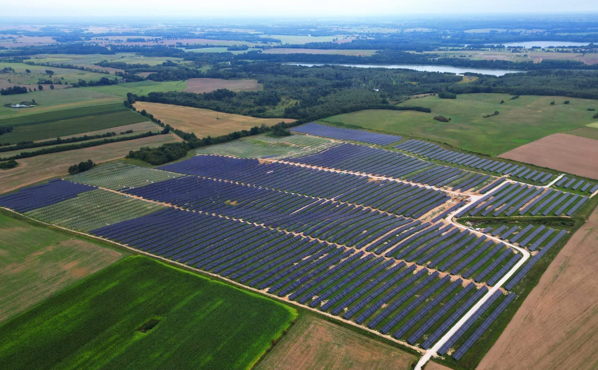 Erbud ostrożny w kubaturówce, czeka na boom w OZE i modułach