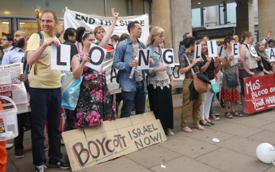 Jeden z protestów ruchu BDS zorganizowany na londyńskiej Oxford Street w ubiegłym roku