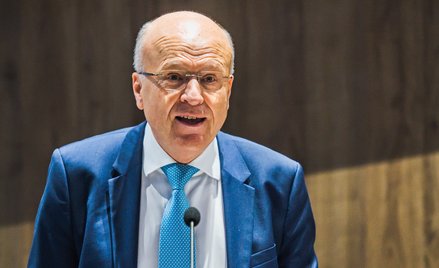 Prezes Trybunału Sprawiedliwości Unii Europejskiej Koen Lenaerts podczas konferencji prasowej w czes
