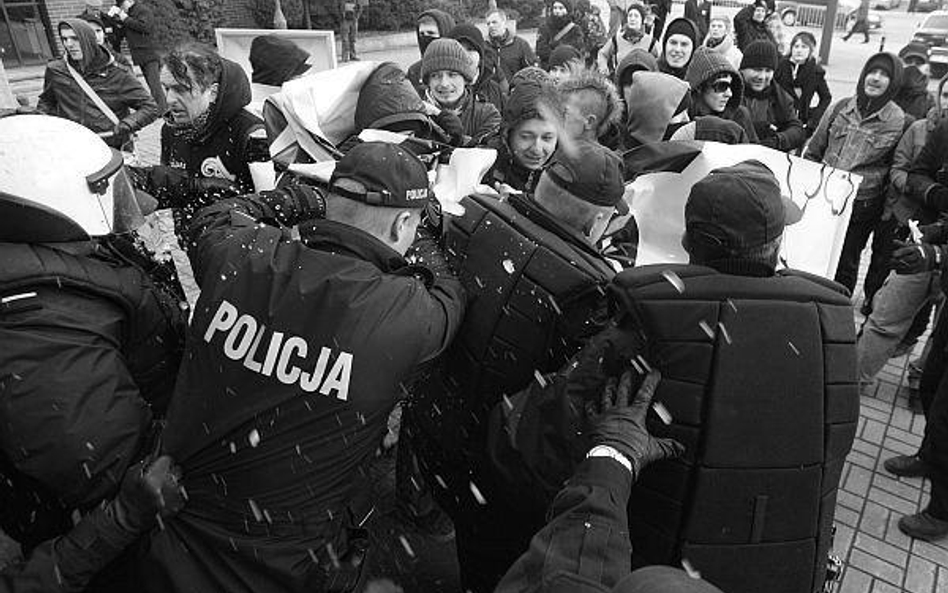 Przełożone kampanie, kongresy, protesty i publikacje