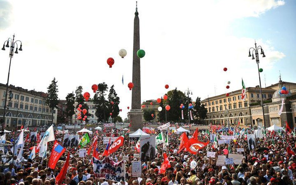 Wrogowie Berlusconiego straszą faszyzmem