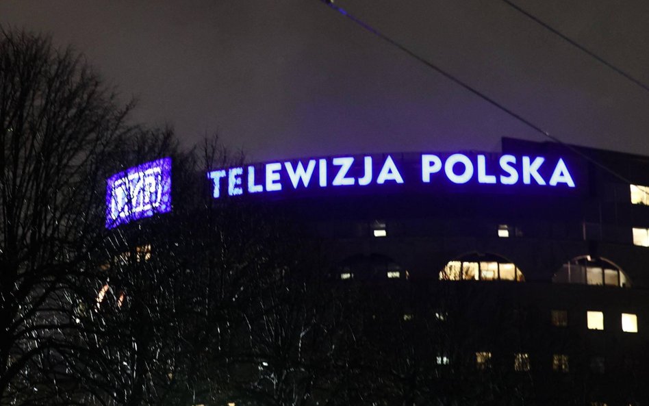 Reuters odnotowuje, że sytuacja dotycząca tego, kto rządzi w TVP, komplikuje się