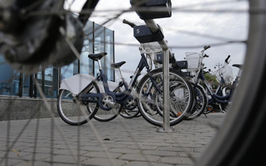 Sondaż: 49 proc. Duńczyków chce zakazu jazdy rowerem bez kasku
