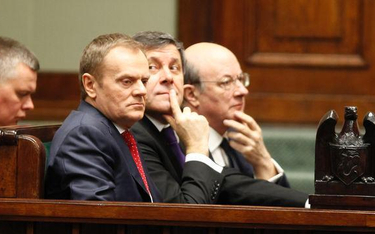 premier Donald Tusk i wicepremierzy: Janusz Piechocińki, minister gospodarki oraz Jacek Rostowski, m