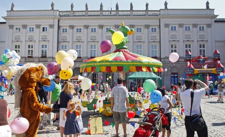 Disneyland w Pałacu Prezydenckim. Bieda w szkołach