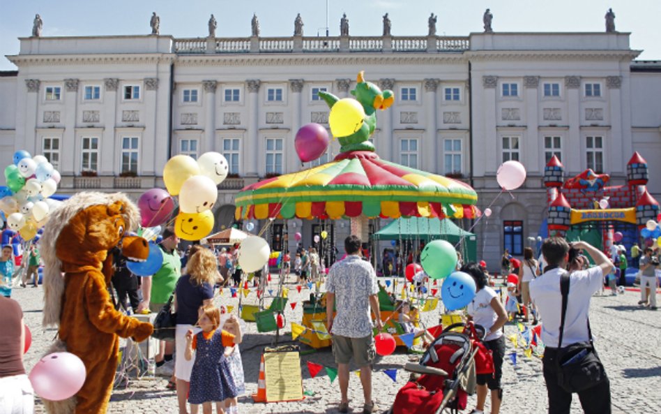 Disneyland w Pałacu Prezydenckim. Bieda w szkołach