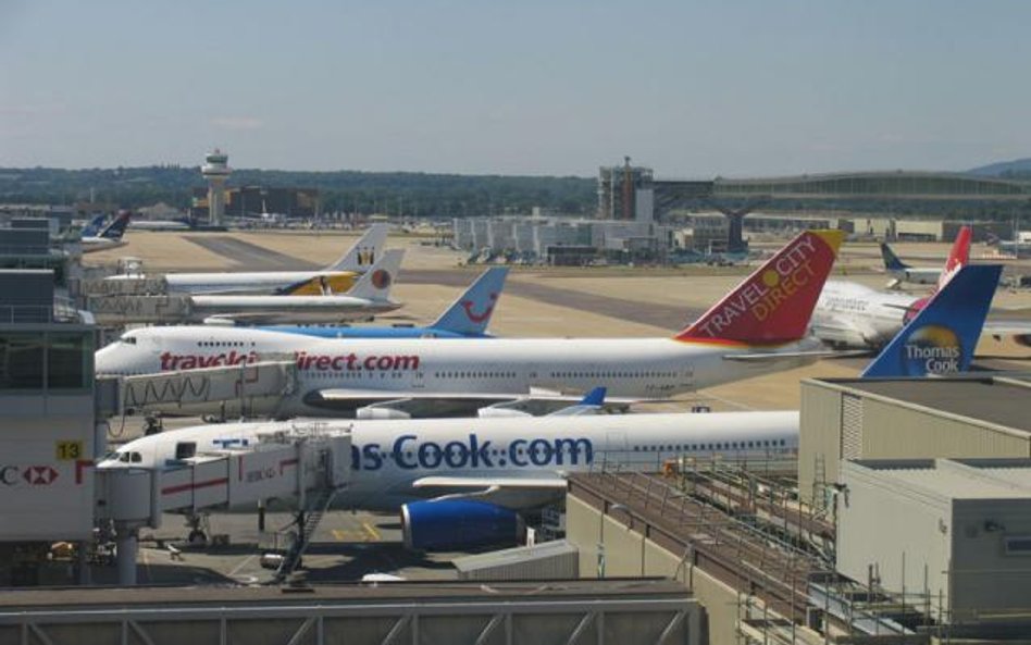 Dreamliner uderzył w ogrodzenie na lotnisku Gatwick