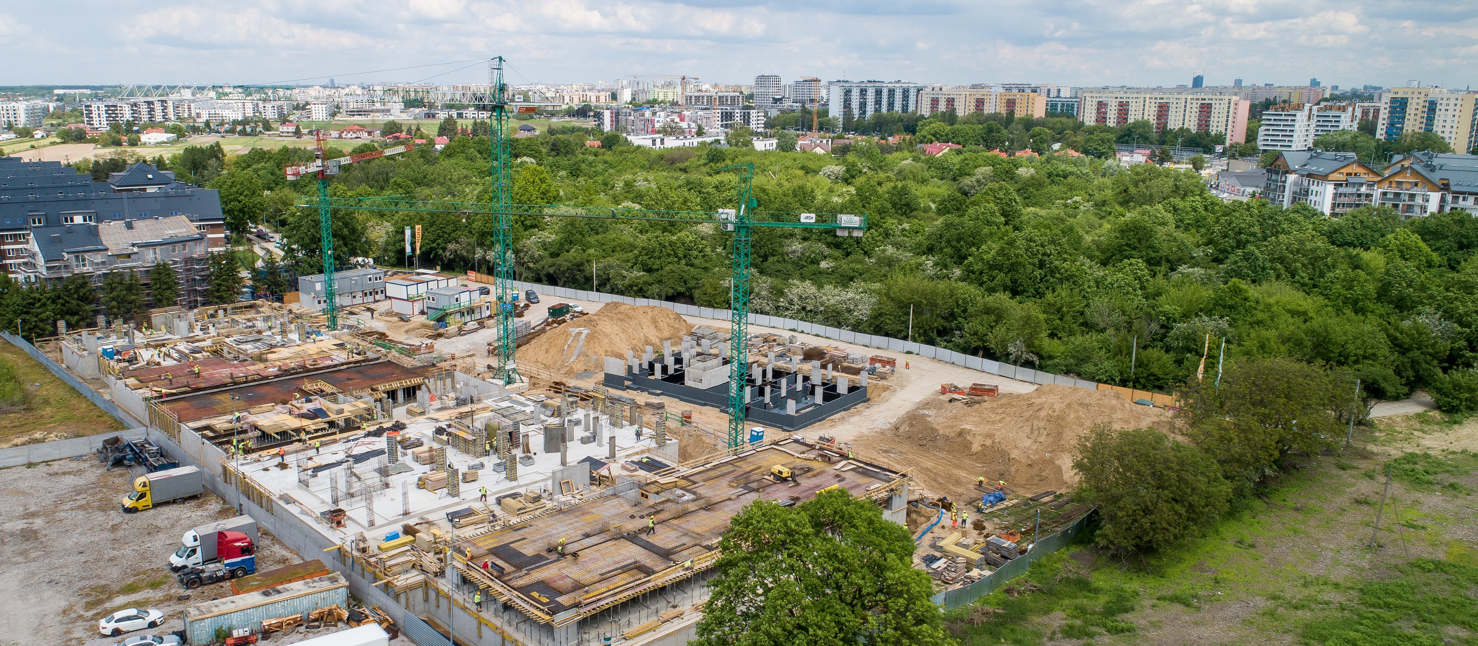 Deweloperzy na huśtawce. Październik gorący w budowie mieszkań