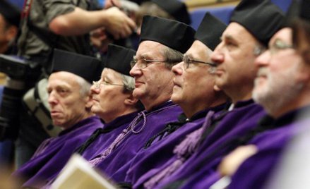 Rząd nie zrezygnował z zapisów, które pozwalają uczelniom rozstawać się z wykładowcami w wieku emery