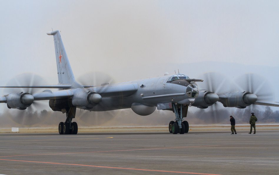 Eksplozje na rosyjskich lotniskach. Nieoficjalnie: Na bombowce Tu-95 spadł dron