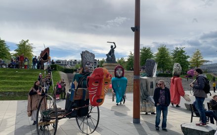 Spektakl u podnóży Pomnika Syrenki