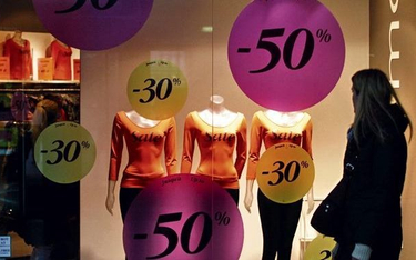 Wielkie przeceny ubrań w Wielkiej Brytanii zaniżyły inflację