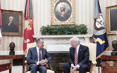 Trump spotkał się z Ławrowem dzień po zwolnieniu szefa FBI, który prowadził śledztwo w sprawie powią