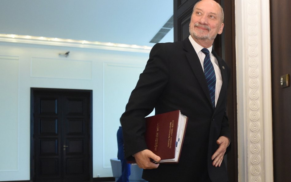 Szef MON Antoni Macierewicz