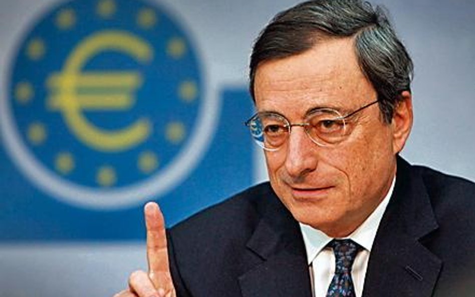 Politycy liczą, że EBC, którym kieruje Mario Draghi, będzie pomagał im uporać się z kryzysem