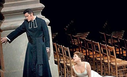 Anna Netrebko i Piotr Beczała w dramatycznej scenie z III aktu „Manon”. Spektakl w nowojorskiej MET 